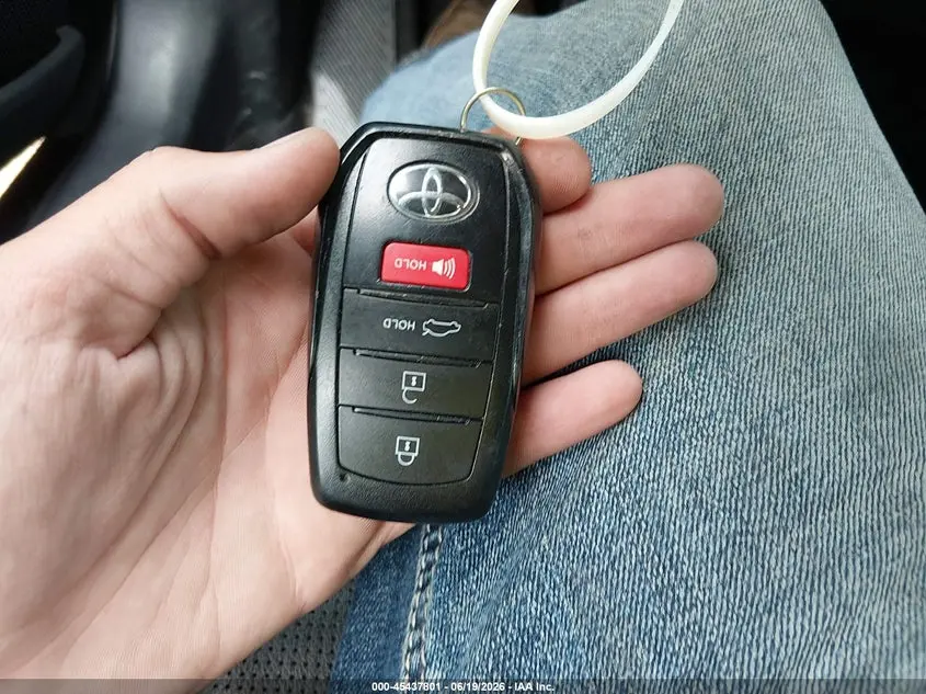 2025 TOYOTA CAMRY XLE