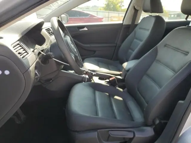 2011 VOLKSWAGEN JETTA SE  