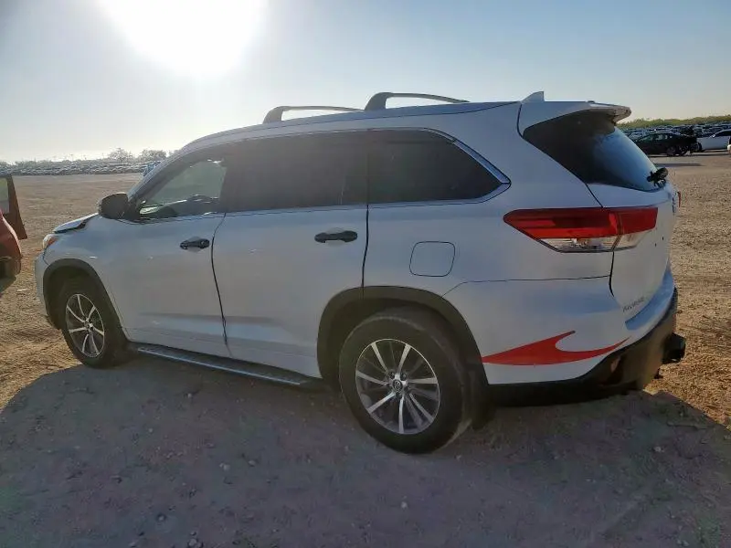 2017 TOYOTA HIGHLANDER SE  