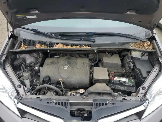2019 TOYOTA SIENNA LE  