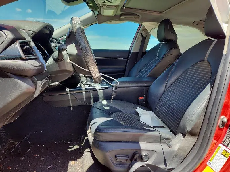 2019 TOYOTA CAMRY SE  