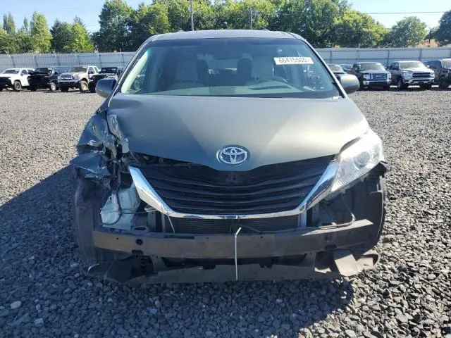 2014 TOYOTA SIENNA LE  