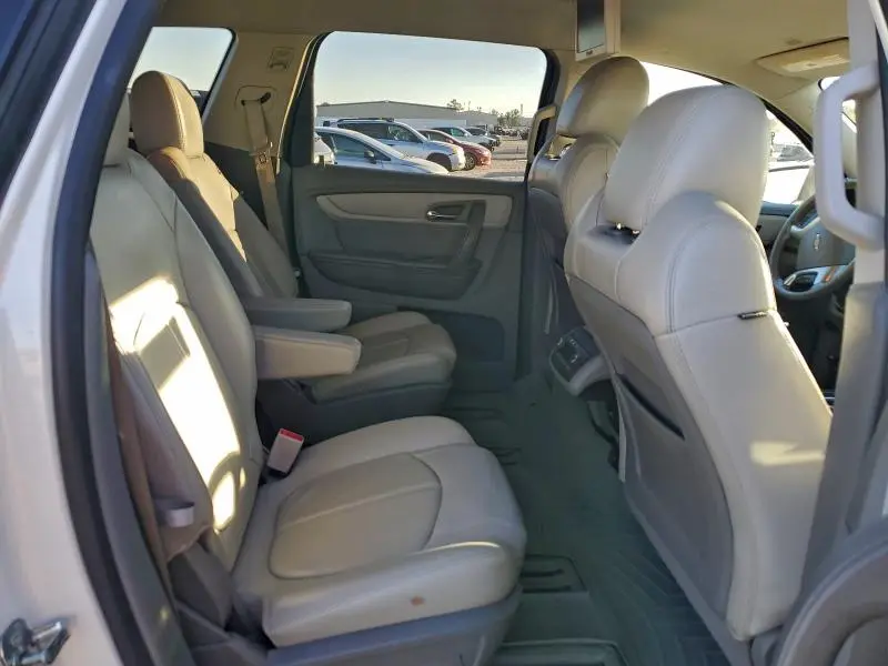 2015 CHEVROLET TRAVERSE LT  