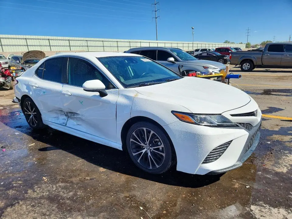 2020 TOYOTA CAMRY SE  