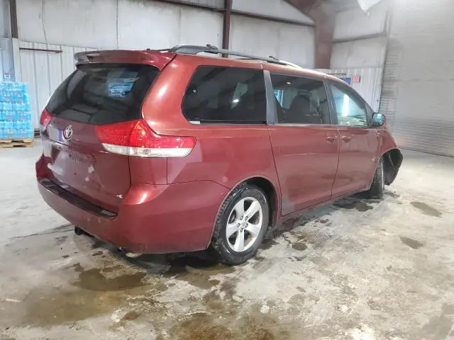 2013 TOYOTA SIENNA LE  