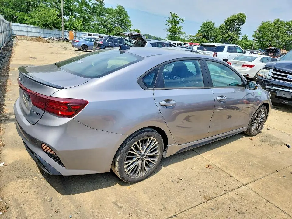 2024 KIA FORTE GT LINE  