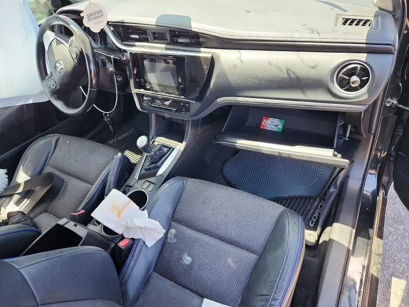 2019 TOYOTA COROLLA SE  
