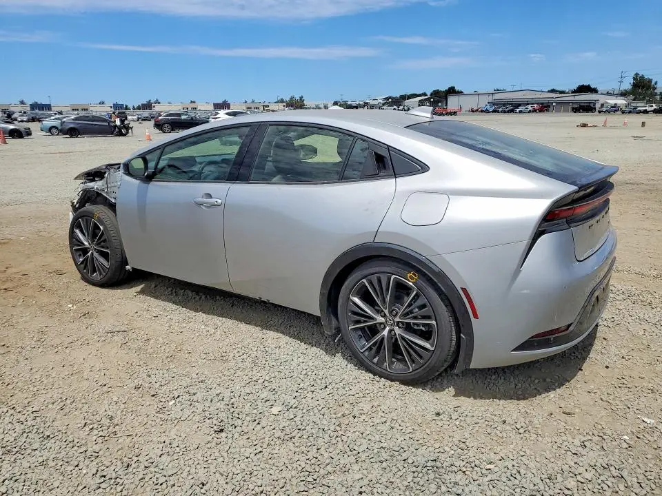 2025 TOYOTA PRIUS XLE  