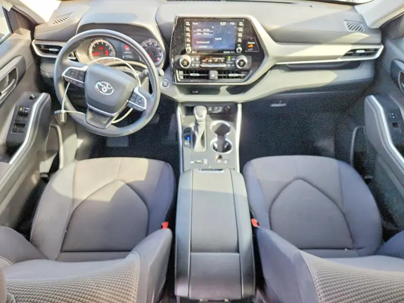 2022 TOYOTA HIGHLANDER LE  