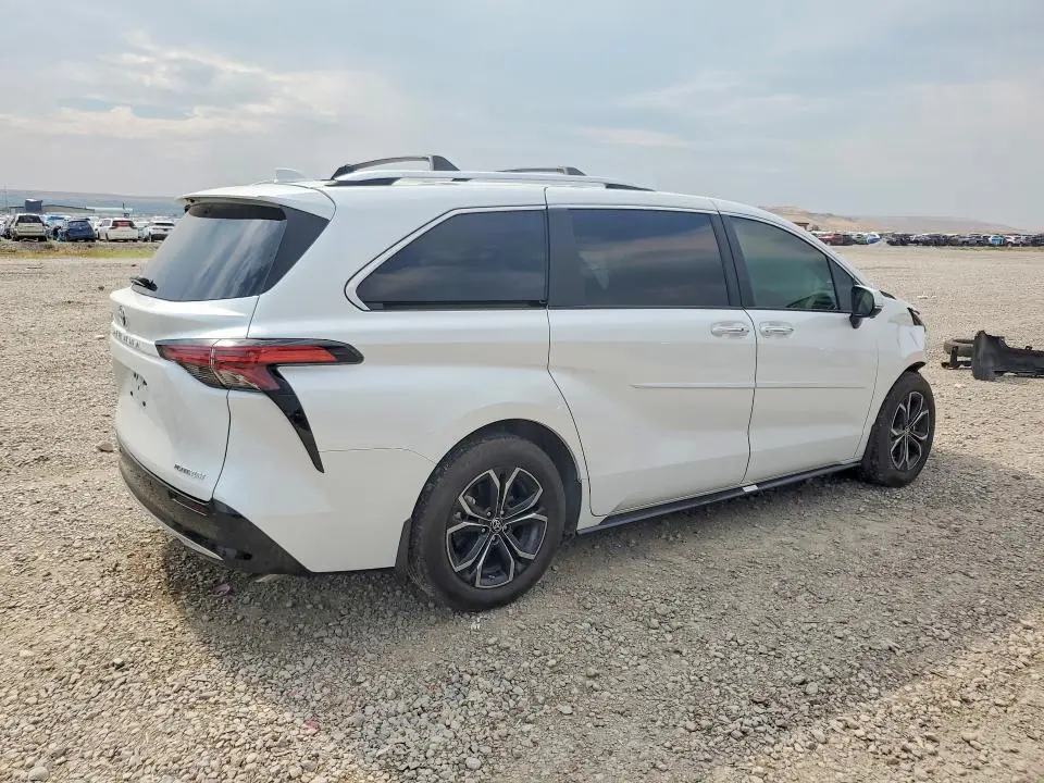 2025 TOYOTA SIENNA PLATINUM 7-PASSENGER  