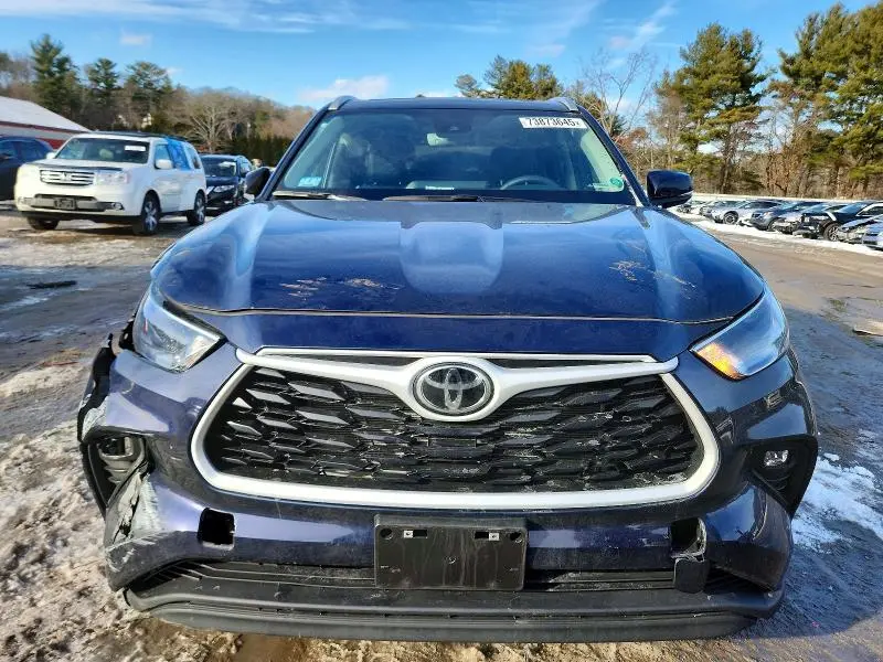 2025 TOYOTA HIGHLANDER LE  