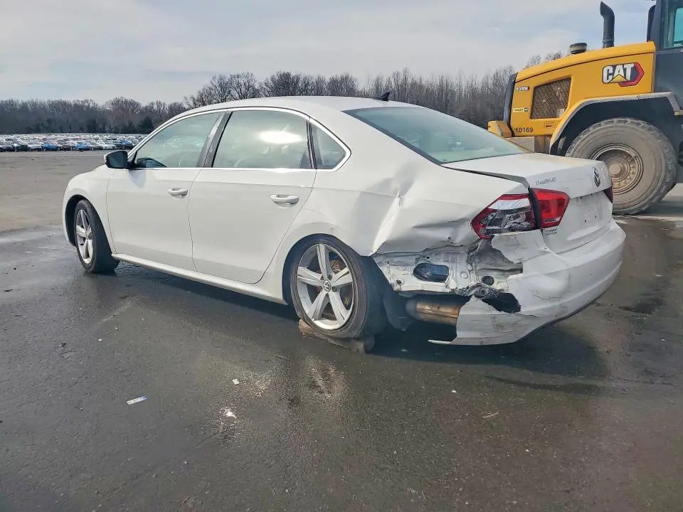 2013 VOLKSWAGEN PASSAT SE  