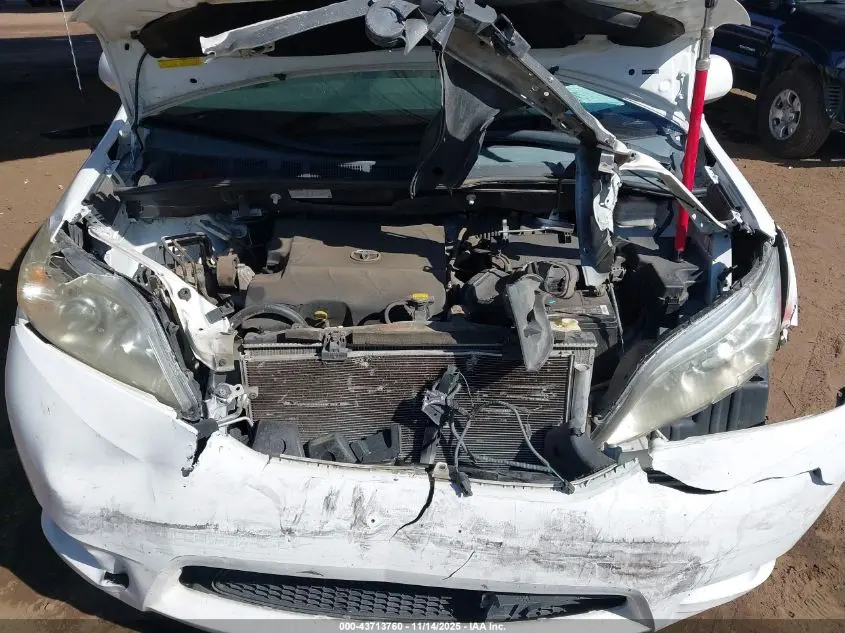 2013 TOYOTA SIENNA LE V6 8 PASSENGER