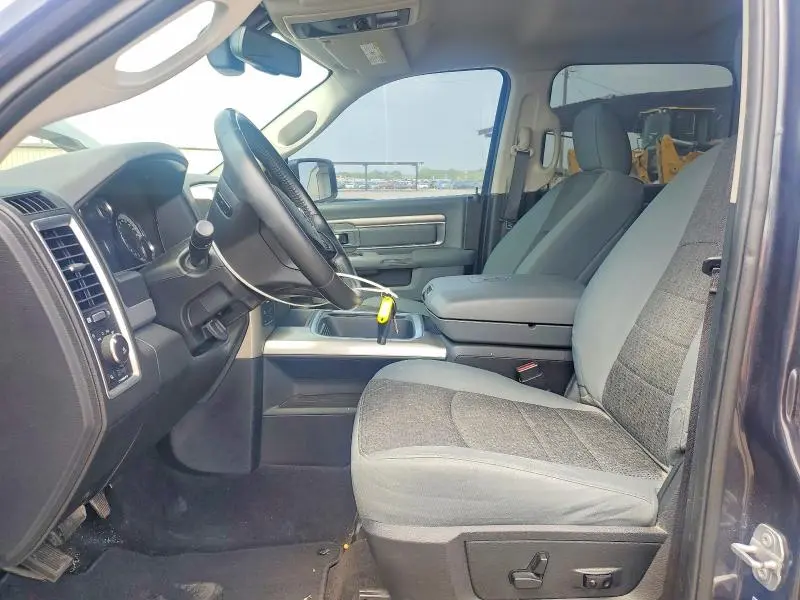 2017 RAM 1500 SLT  