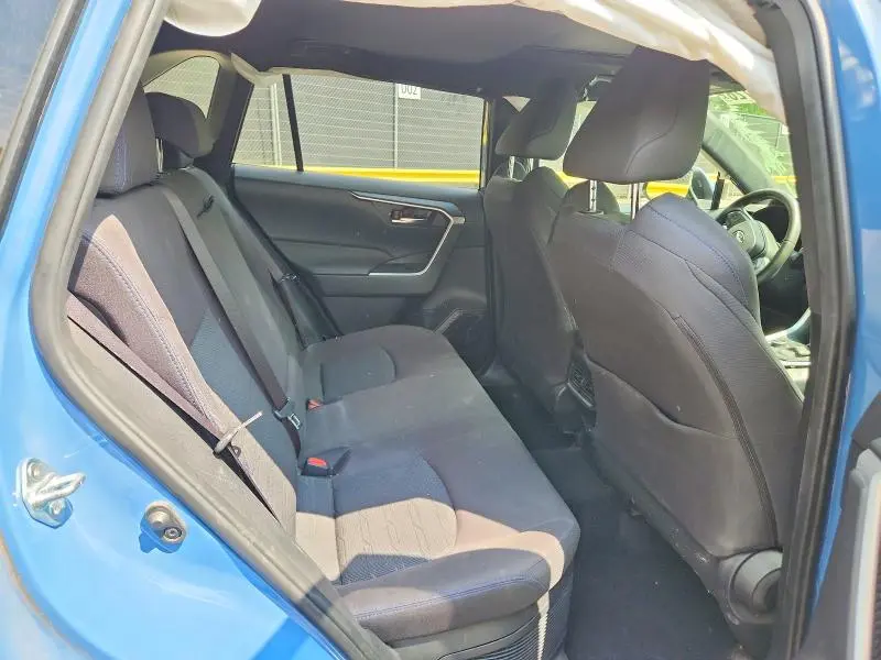 2022 TOYOTA RAV4 SE  