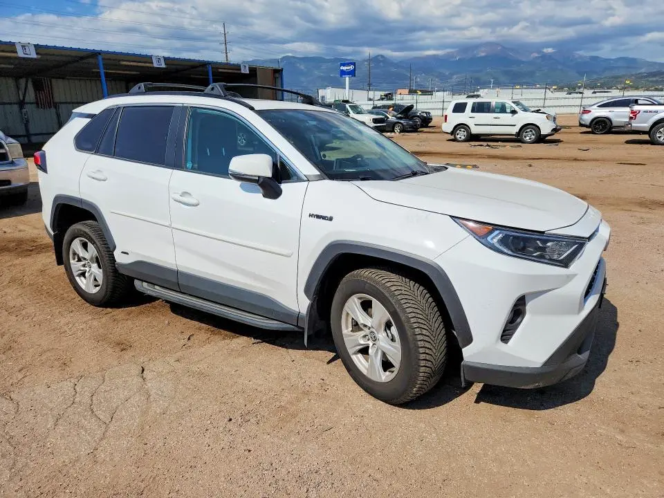 2021 TOYOTA RAV4 XLE  