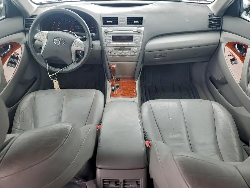 2011 TOYOTA CAMRY SE  