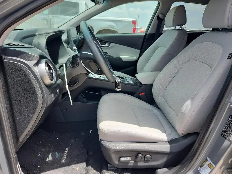 2023 HYUNDAI KONA SE  