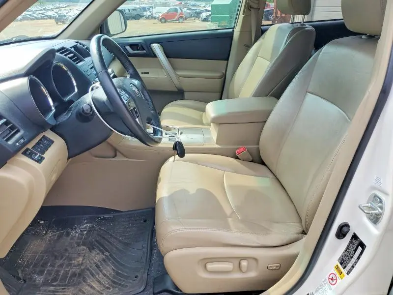 2012 TOYOTA HIGHLANDER SE  