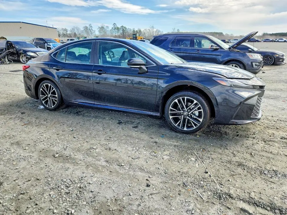 2025 TOYOTA CAMRY XLE  