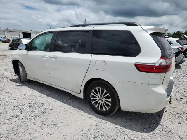 2020 TOYOTA SIENNA XLE  