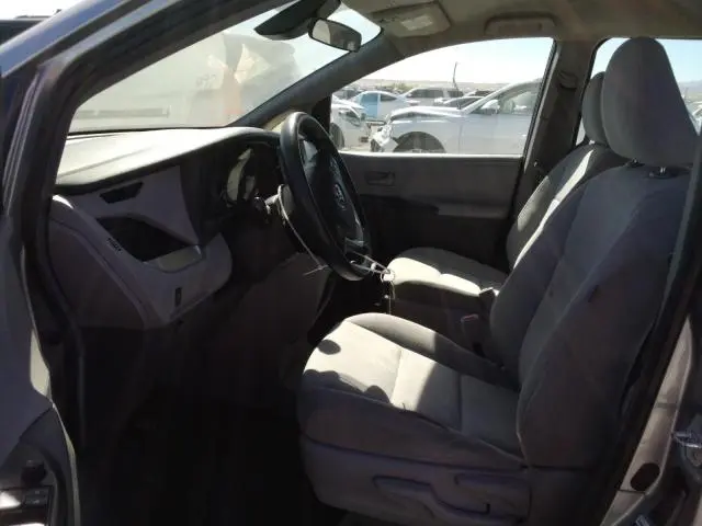2018 TOYOTA SIENNA L  