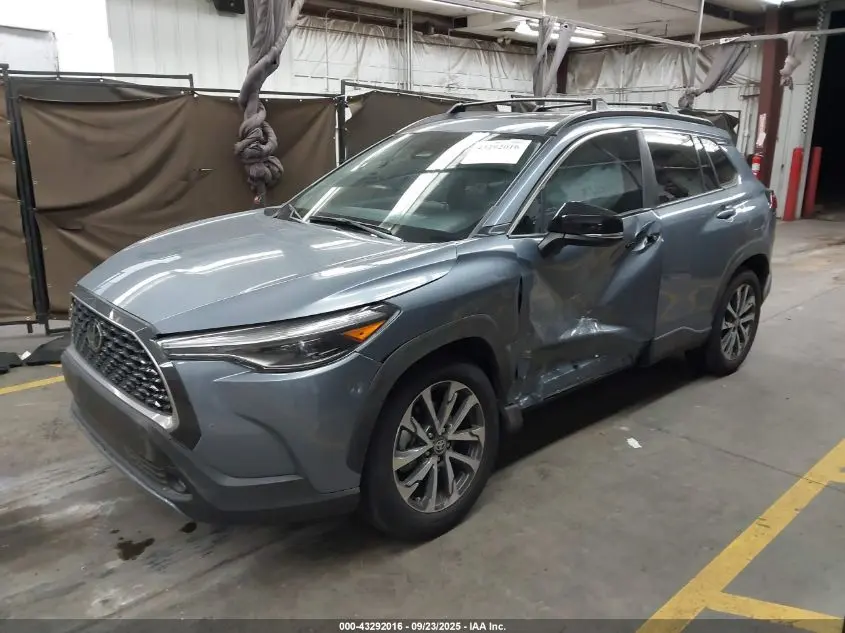 2025 TOYOTA COROLLA CROSS XLE