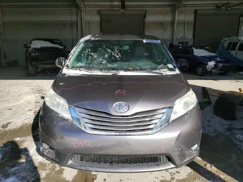 2015 TOYOTA SIENNA XLE  