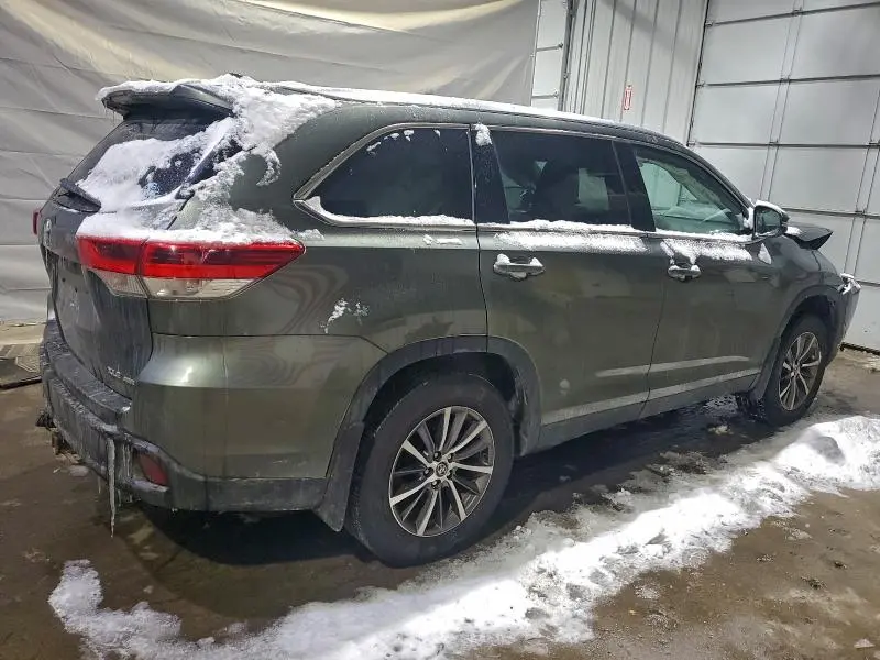2019 TOYOTA HIGHLANDER SE  