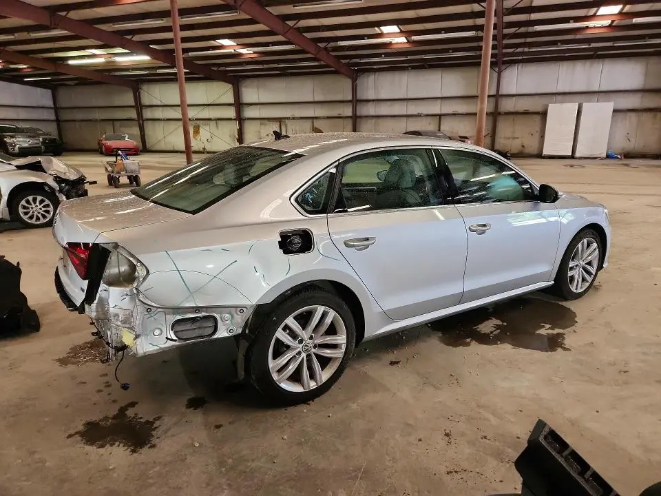 2018 VOLKSWAGEN PASSAT SE  