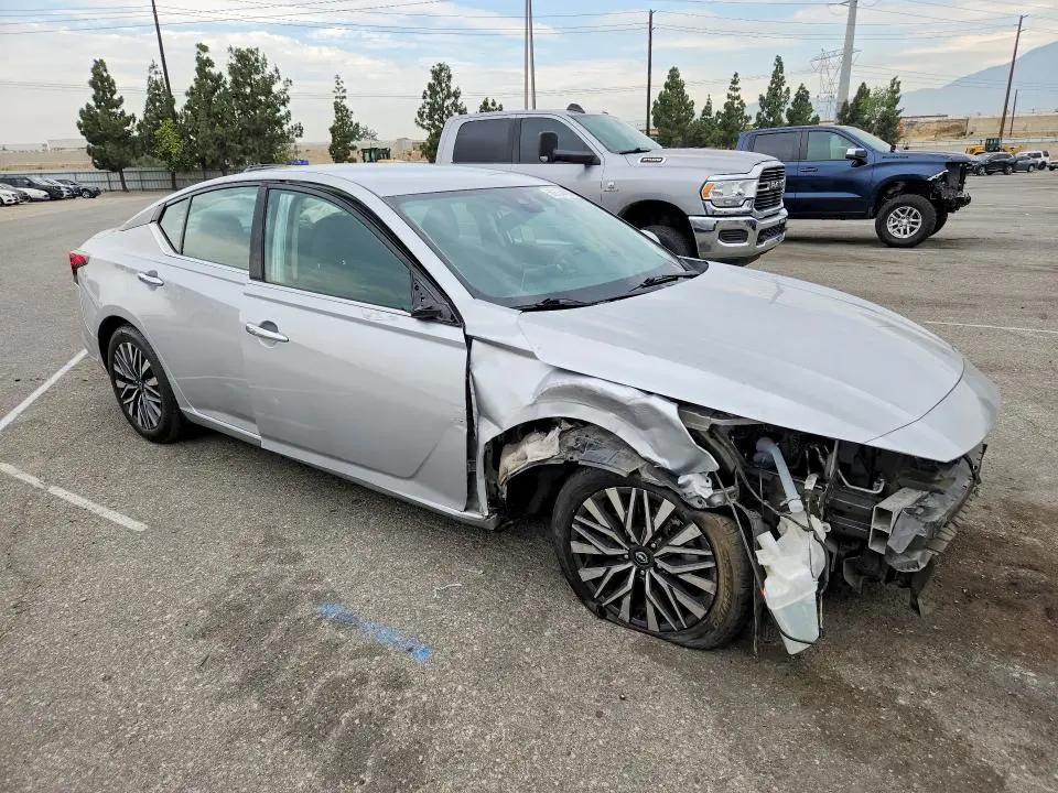 2023 NISSAN ALTIMA SV  