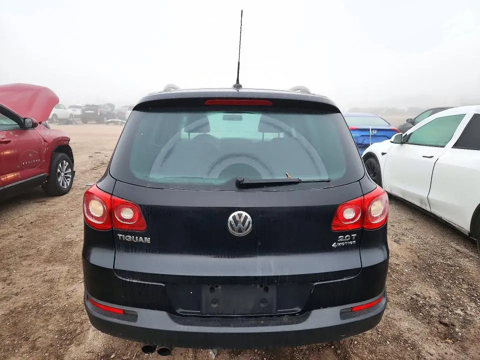 2010 VOLKSWAGEN TIGUAN SE  