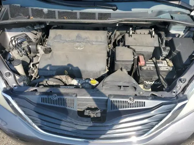 2013 TOYOTA SIENNA LE  
