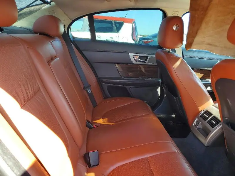 2010 JAGUAR XF PREMIUM  