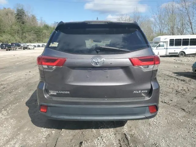 2019 TOYOTA HIGHLANDER SE  