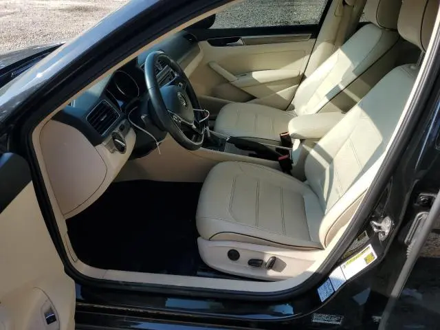 2016 VOLKSWAGEN PASSAT SE  