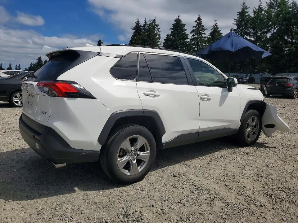 2022 TOYOTA RAV4 XLE  