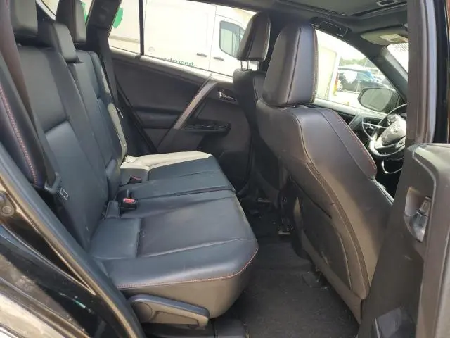 2018 TOYOTA RAV4 SE  
