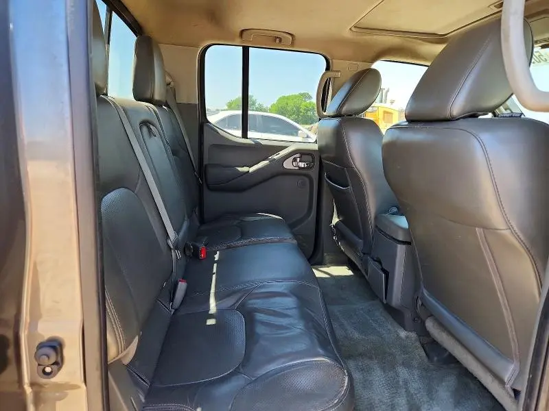 2016 NISSAN FRONTIER SL  