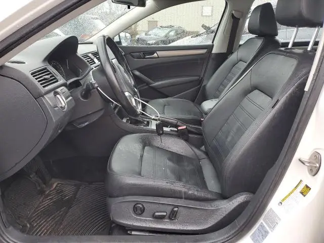 2015 VOLKSWAGEN PASSAT SE  