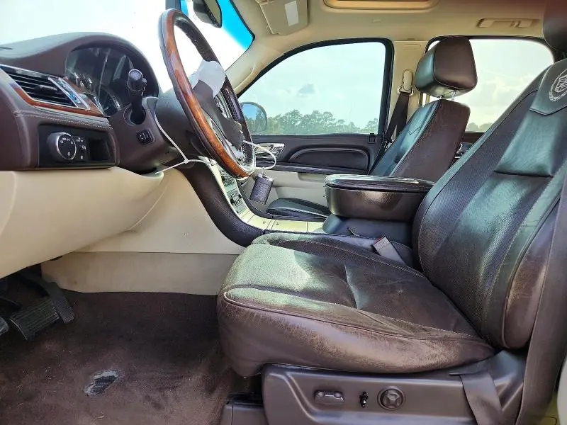 2011 CADILLAC ESCALADE PLATINUM  