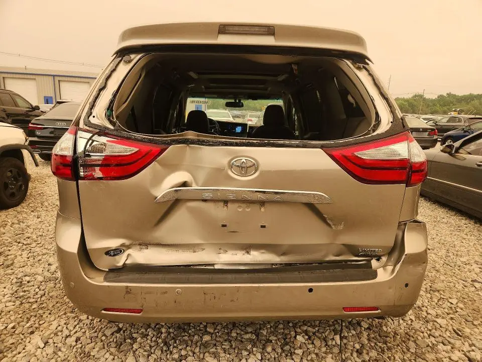 2017 TOYOTA SIENNA LIMITED PREMIUM 7-PASSENGER  