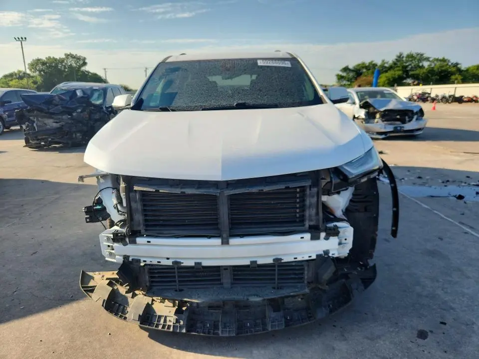 2023 CHEVROLET TRAVERSE LT  