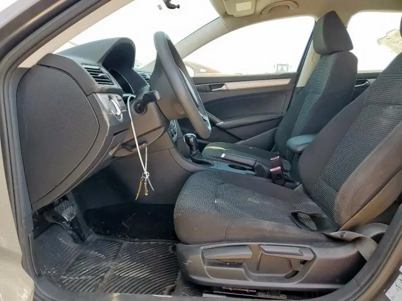 2017 VOLKSWAGEN PASSAT S  