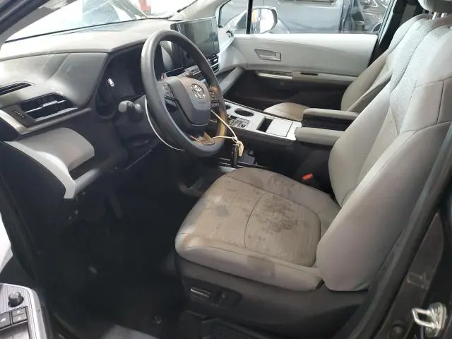 2025 TOYOTA SIENNA LE  