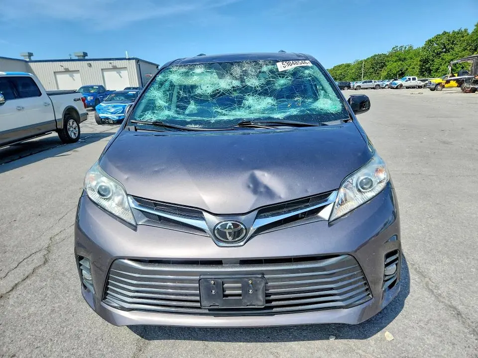 2020 TOYOTA SIENNA XLE 8-PASSENGER  