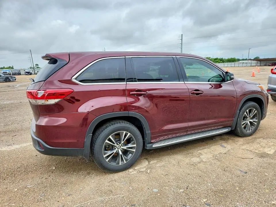 2018 TOYOTA HIGHLANDER LE  