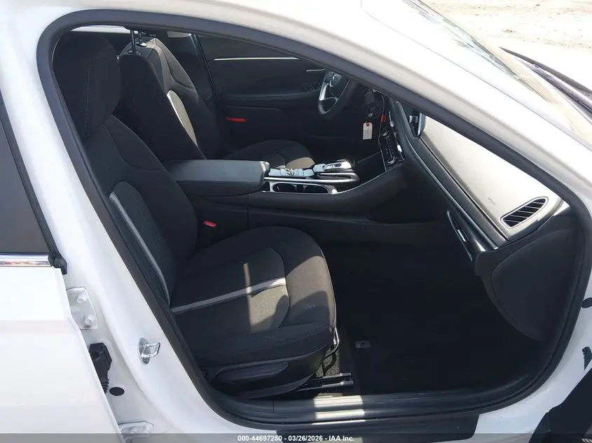 2022 HYUNDAI SONATA SE
