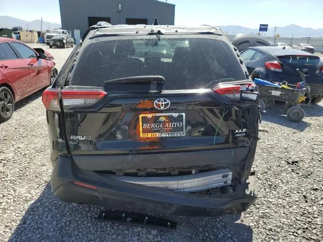 2022 TOYOTA RAV4 XLE  