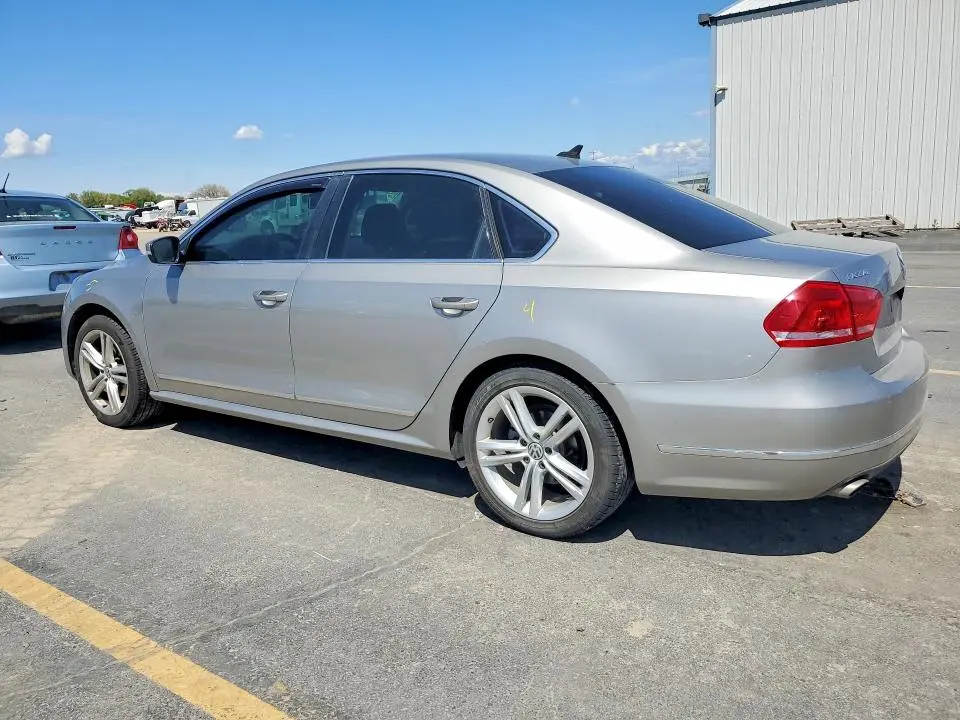2013 VOLKSWAGEN PASSAT   